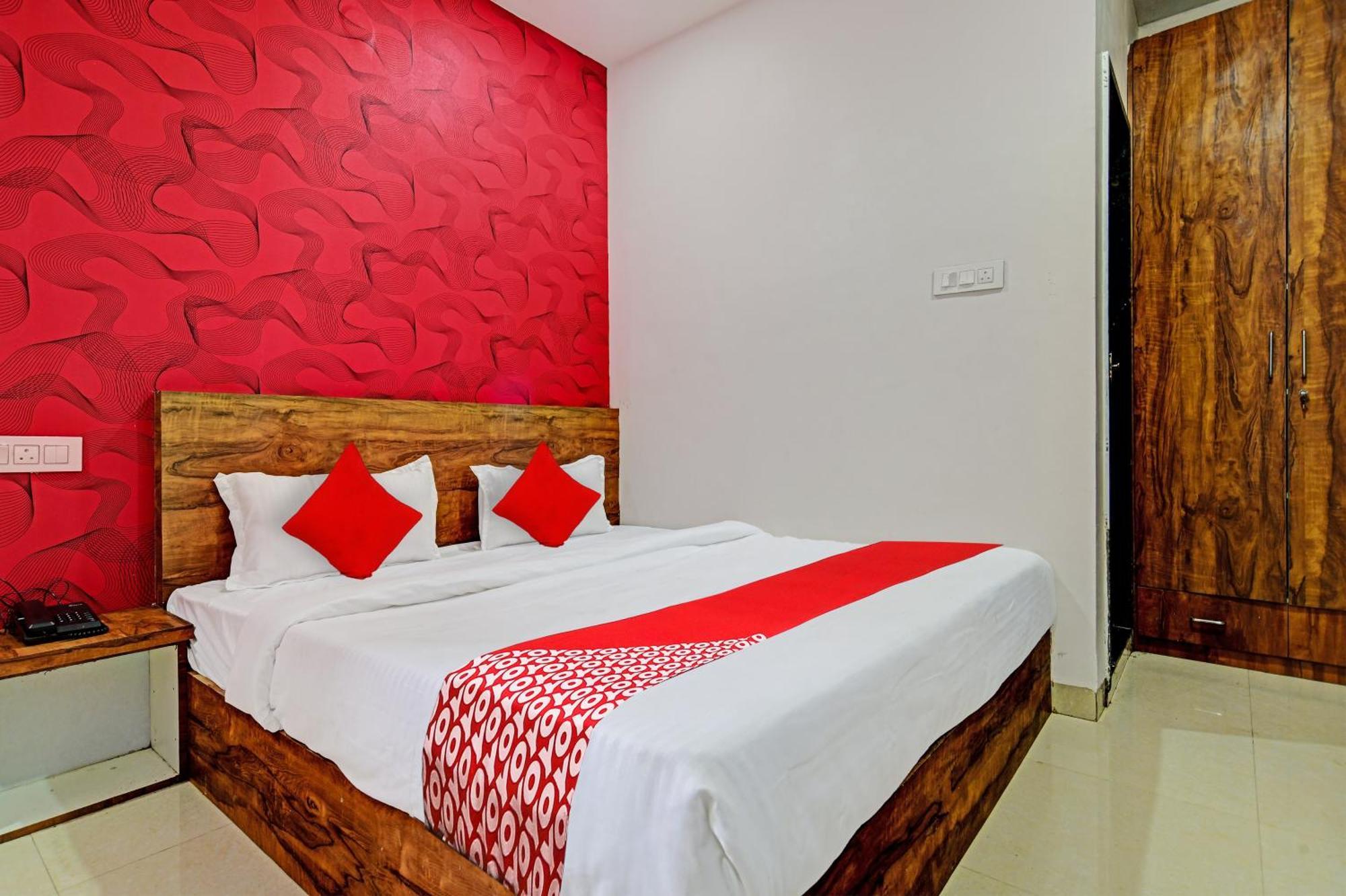 Oyo Flagship Hotel Blue Tick Indaur Kültér fotó