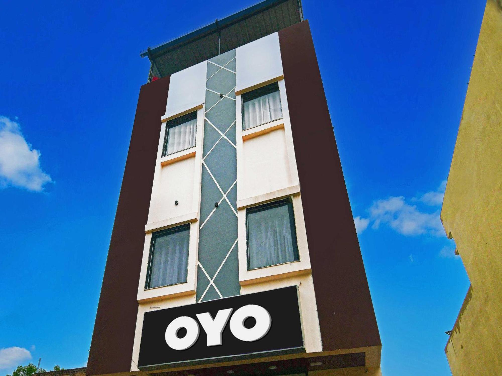 Oyo Flagship Hotel Blue Tick Indaur Kültér fotó