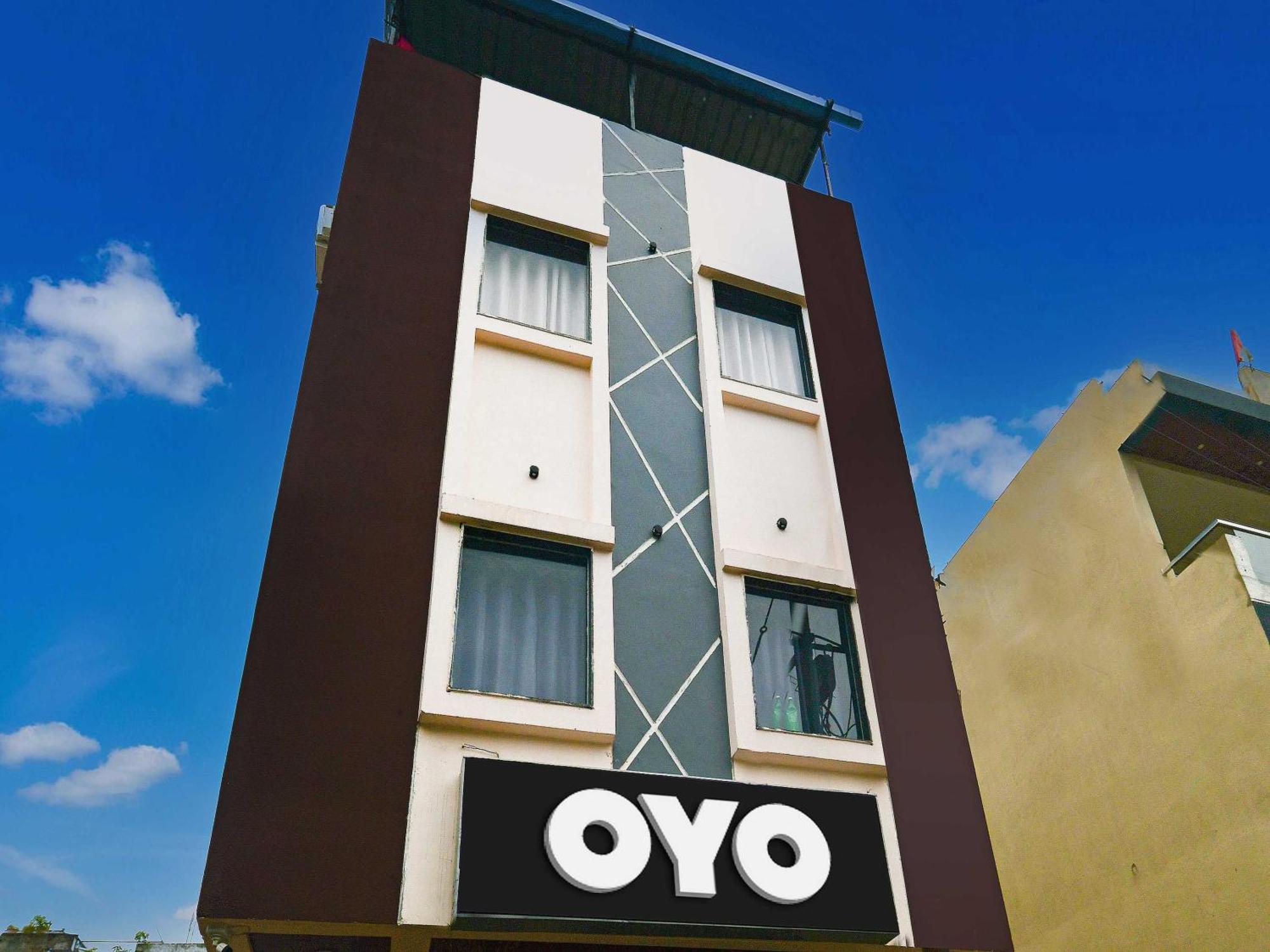 Oyo Flagship Hotel Blue Tick Indaur Kültér fotó