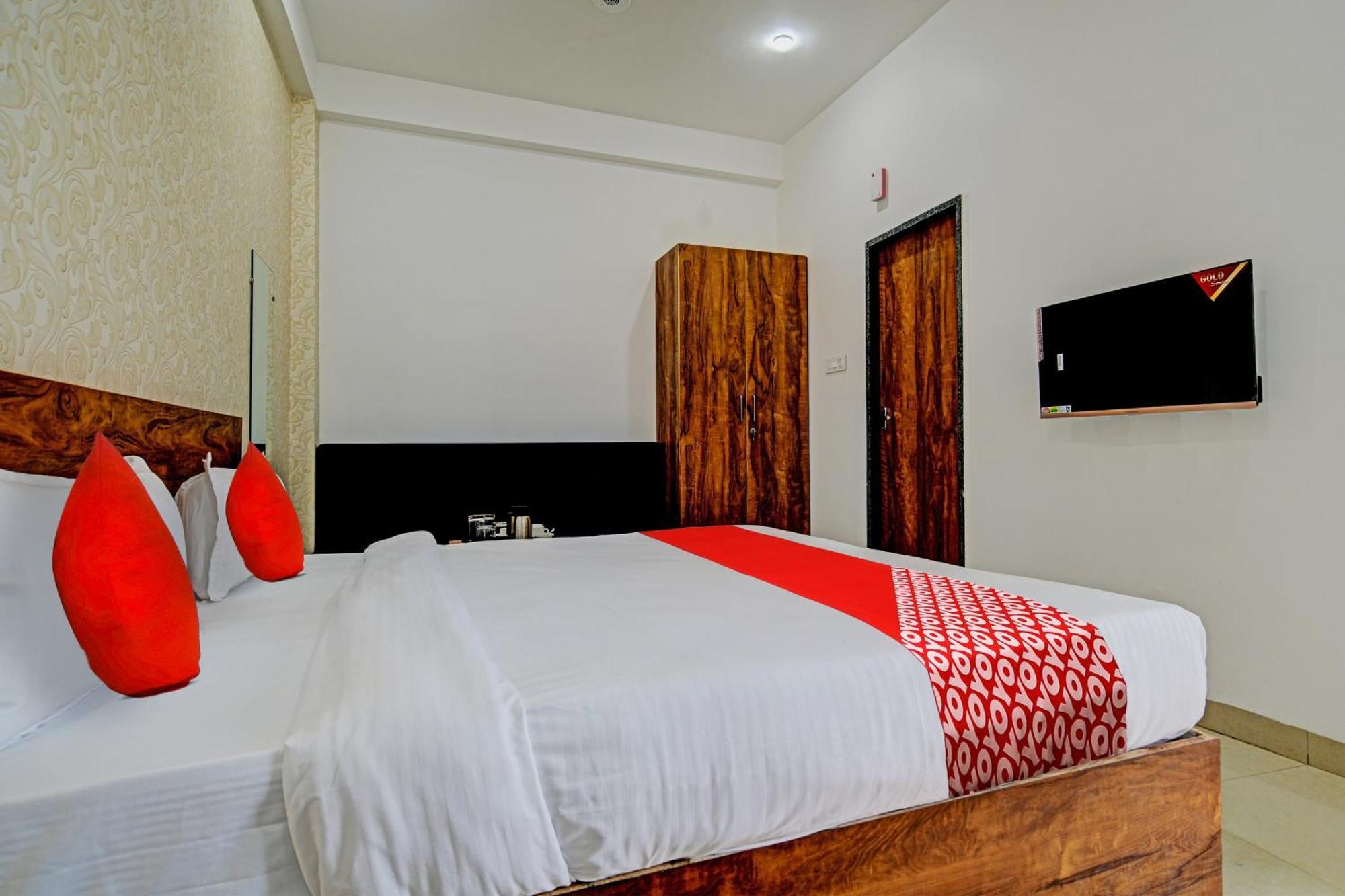 Oyo Flagship Hotel Blue Tick Indaur Kültér fotó