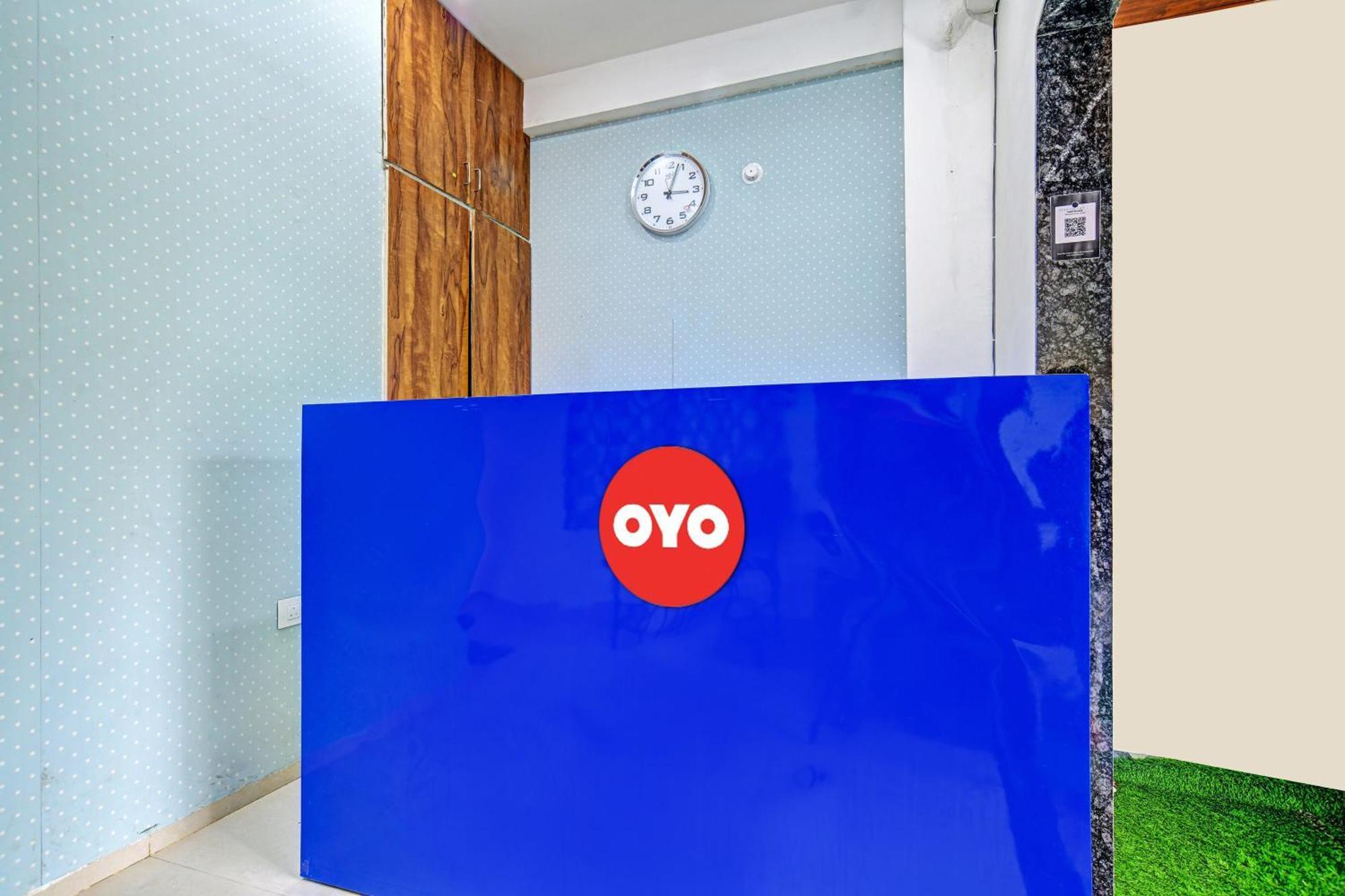 Oyo Flagship Hotel Blue Tick Indaur Kültér fotó