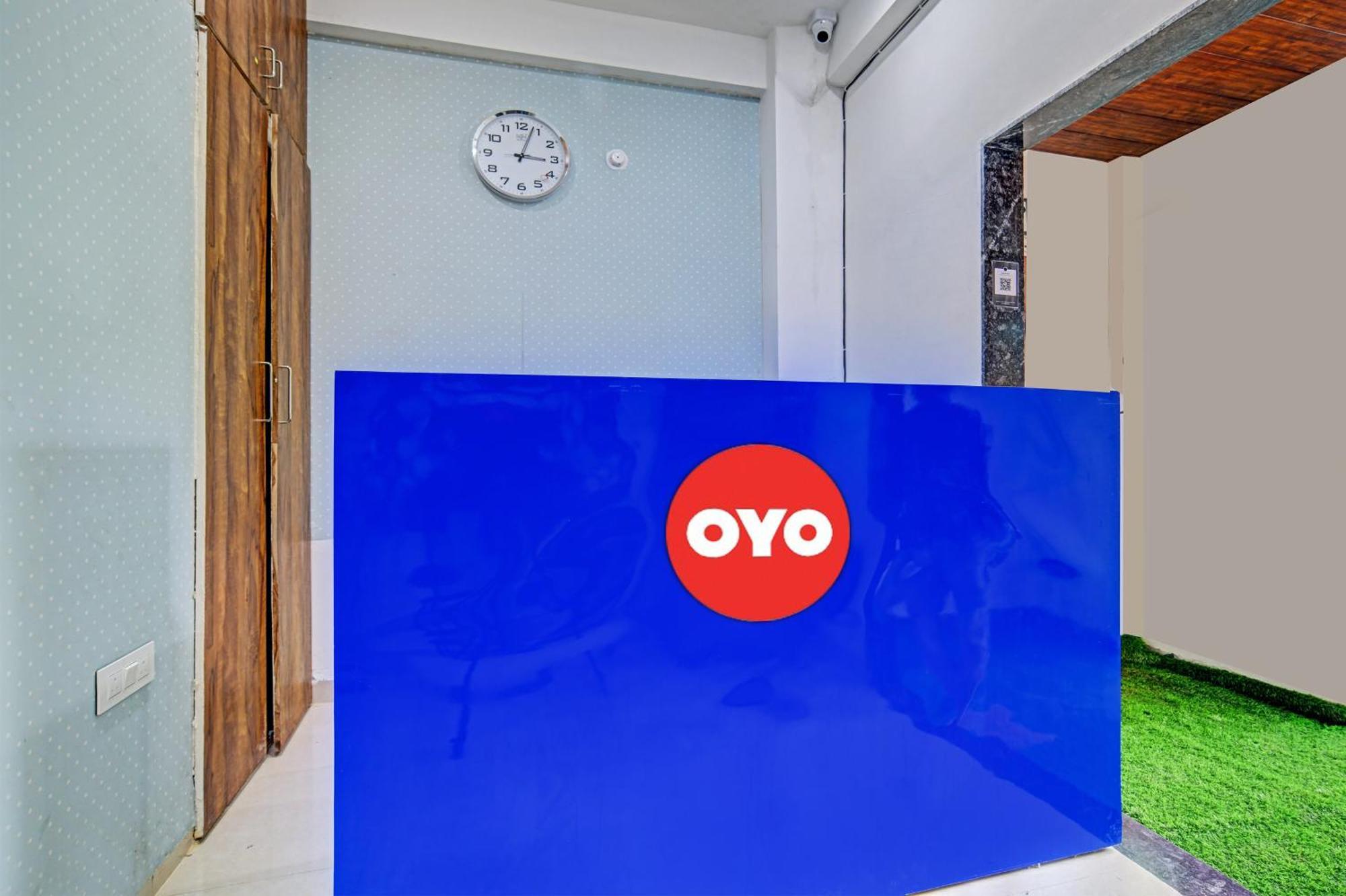 Oyo Flagship Hotel Blue Tick Indaur Kültér fotó