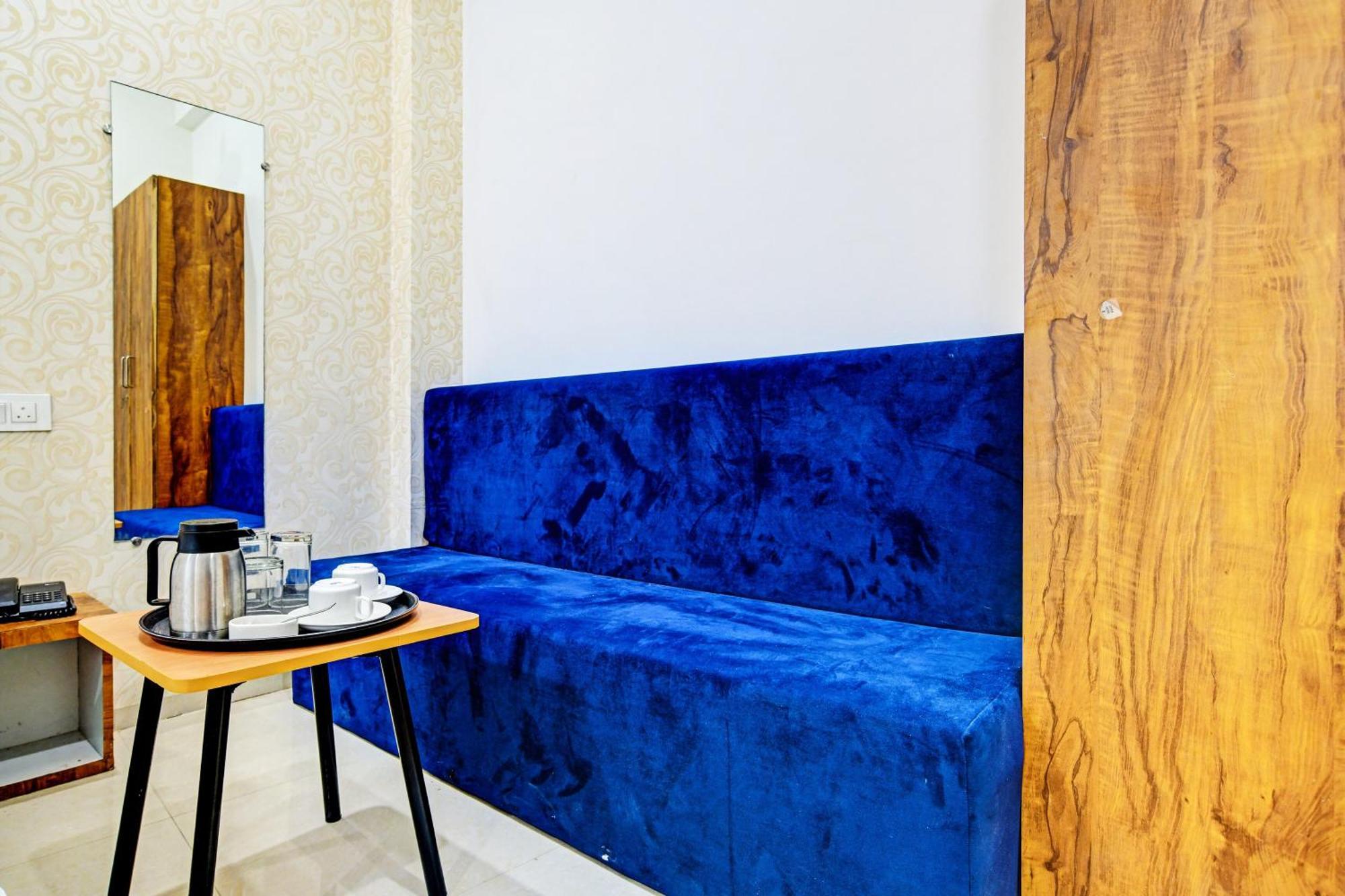 Oyo Flagship Hotel Blue Tick Indaur Kültér fotó