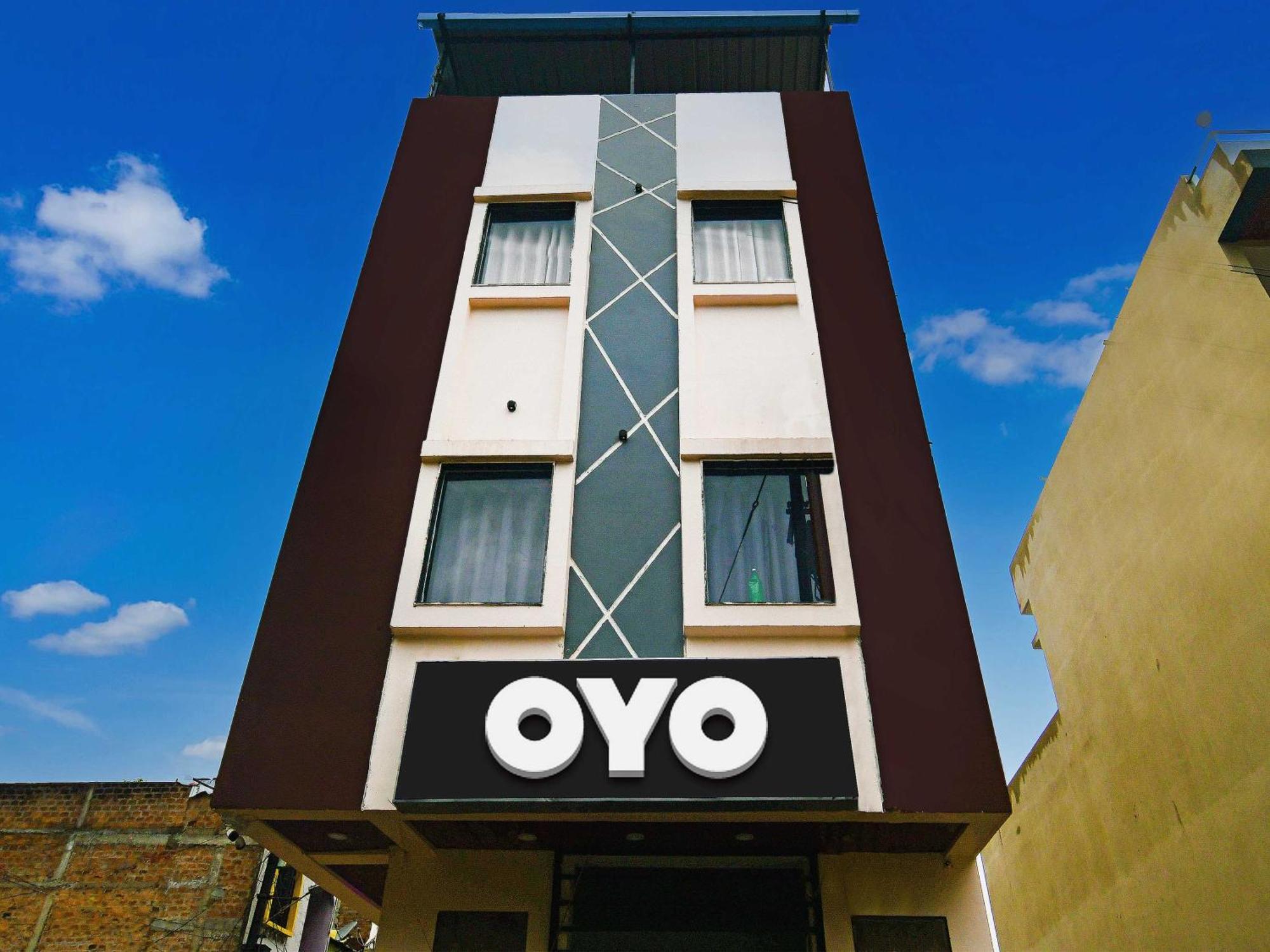 Oyo Flagship Hotel Blue Tick Indaur Kültér fotó