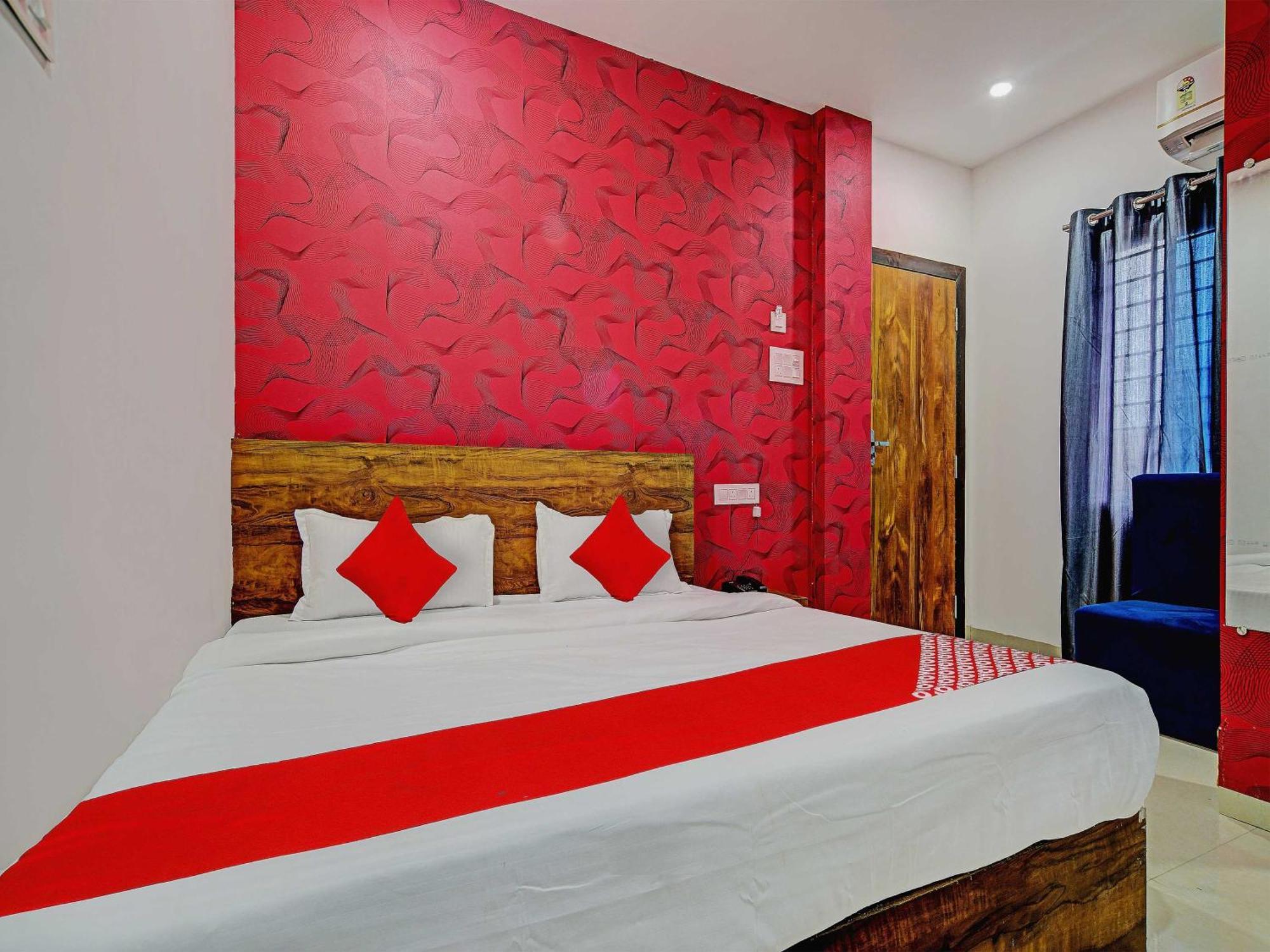 Oyo Flagship Hotel Blue Tick Indaur Kültér fotó
