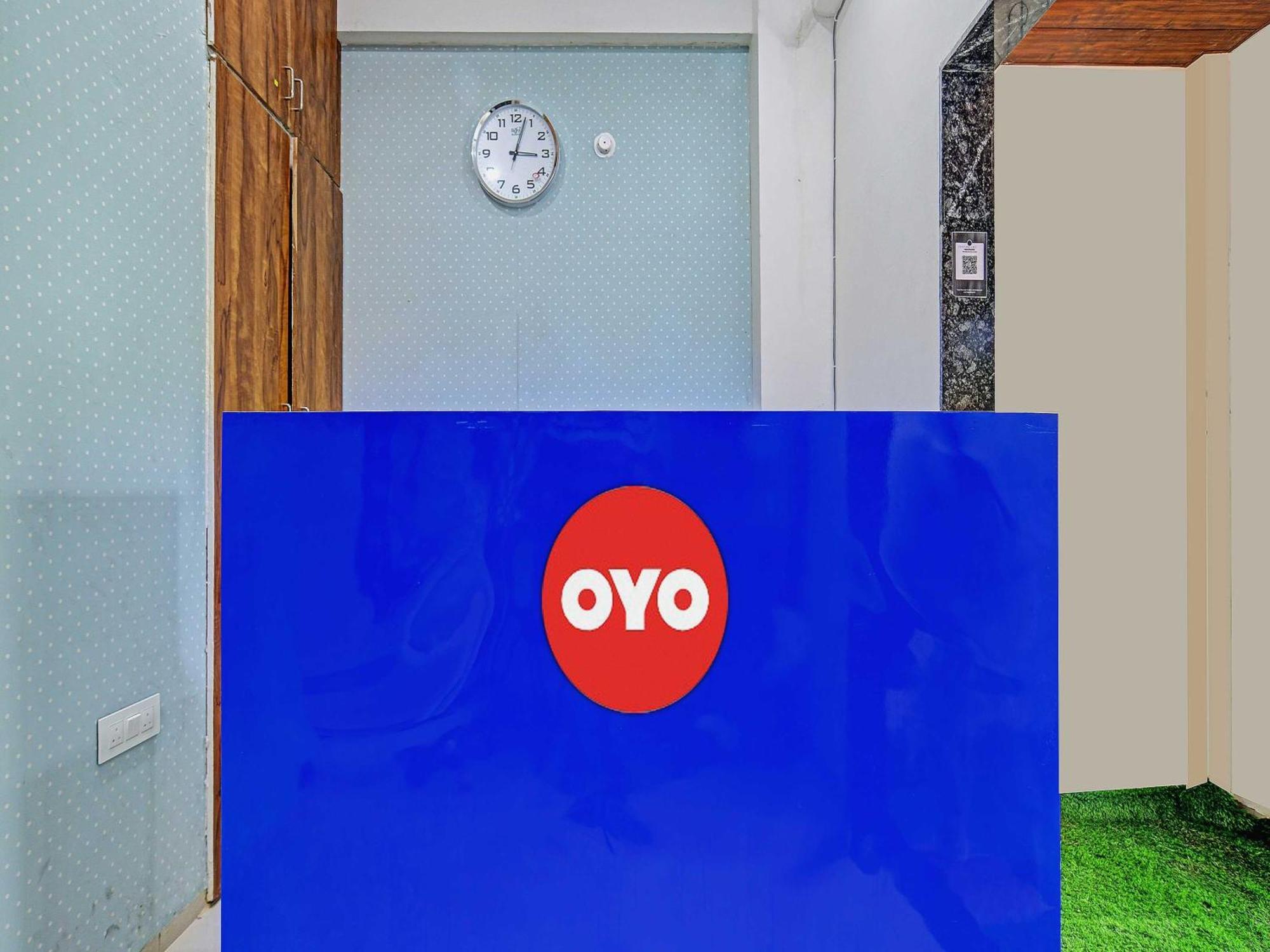 Oyo Flagship Hotel Blue Tick Indaur Kültér fotó