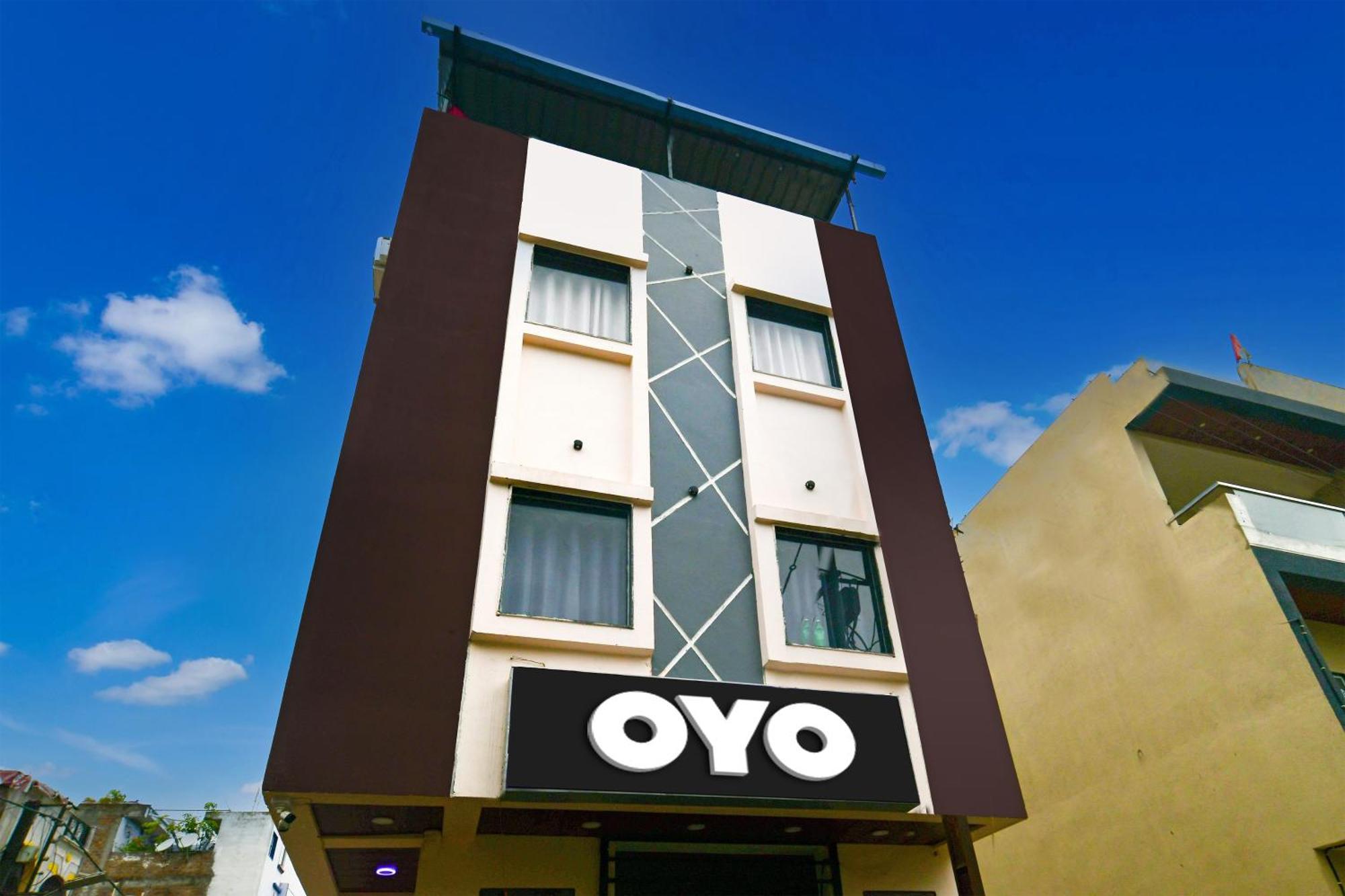 Oyo Flagship Hotel Blue Tick Indaur Kültér fotó