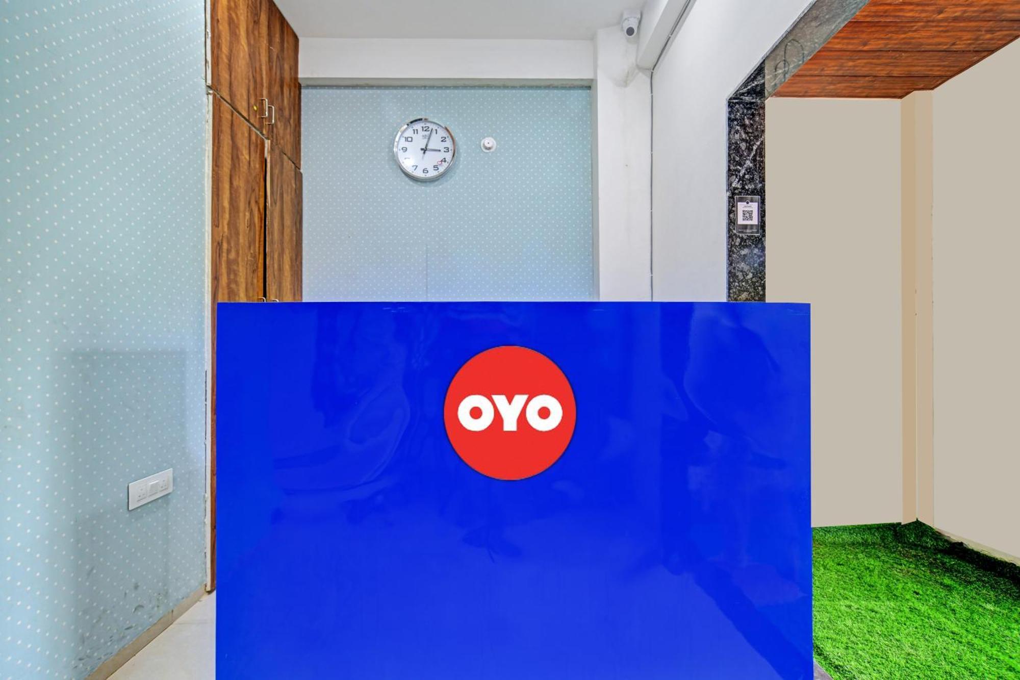 Oyo Flagship Hotel Blue Tick Indaur Kültér fotó