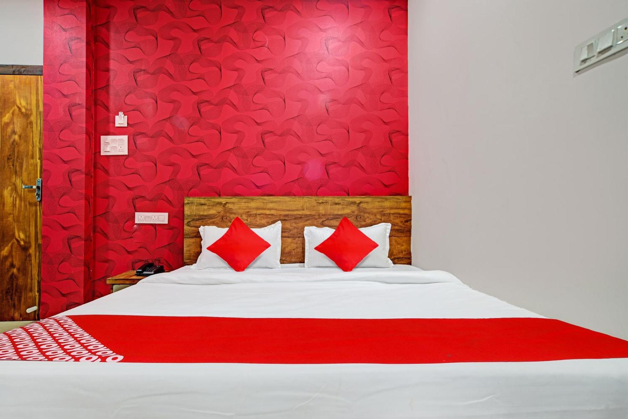 Oyo Flagship Hotel Blue Tick Indaur Kültér fotó