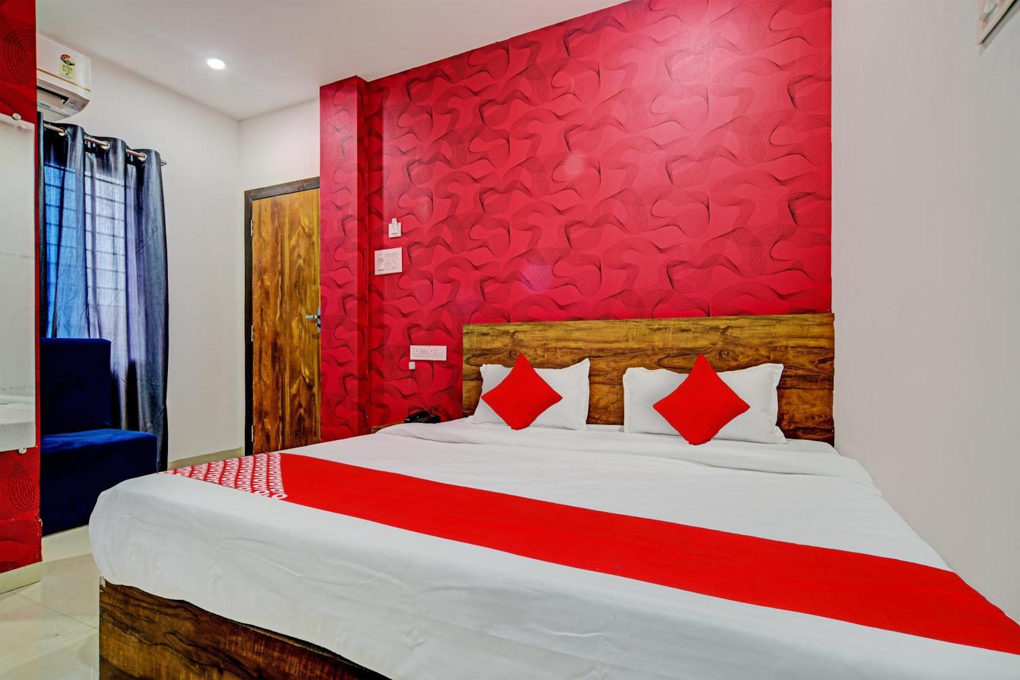 Oyo Flagship Hotel Blue Tick Indaur Kültér fotó